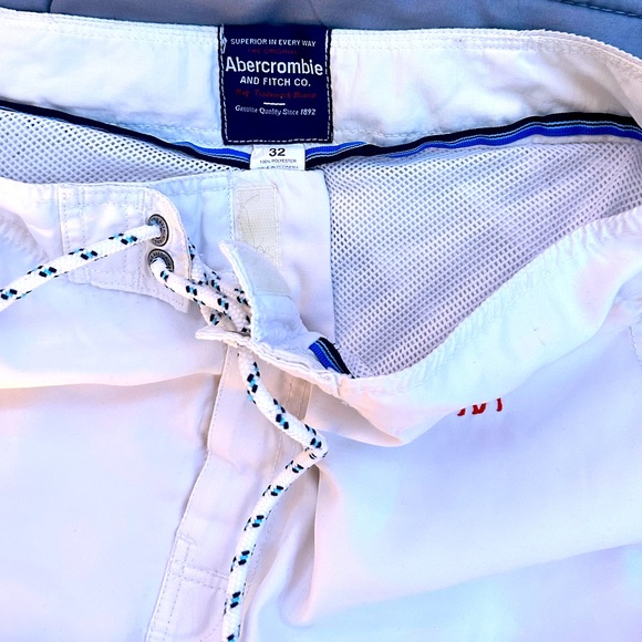 Abercrombie & Fitch board shorts. White w/blue trim size 32 - Picture 7 of 8